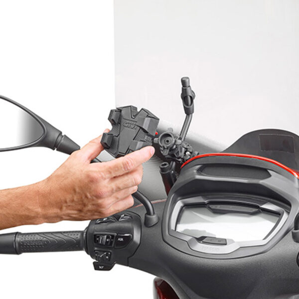 Second image of Θήκη κινητού με βάση για moto Givi
